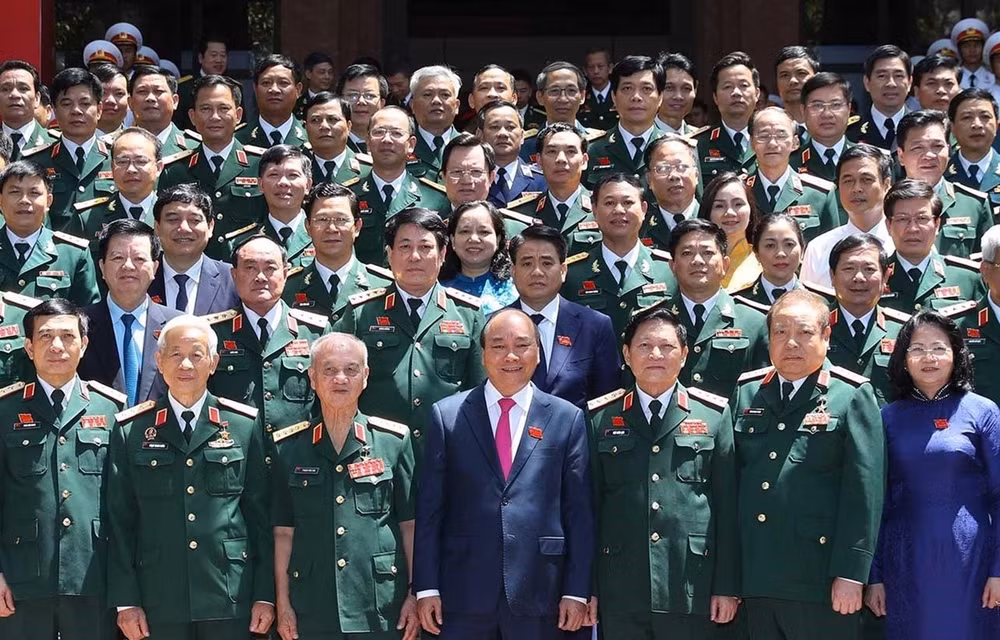 Premier vietnamita asiste al X Congreso de Emulación de Comisión Central Militar ảnh 1