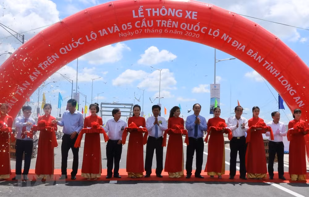 Provincia survietnamita de Long An mejora su sistema de transporte terrestre ảnh 1
