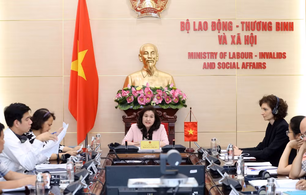 Vietnam y Suiza firman memorando de cooperación en asuntos sociales y empleo ảnh 1