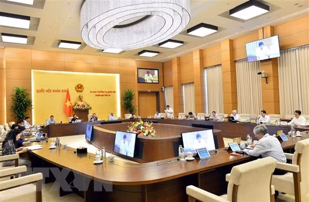 Comité de Asamblea Nacional de Vietnam adopta resolución sobre inversión pública ảnh 1