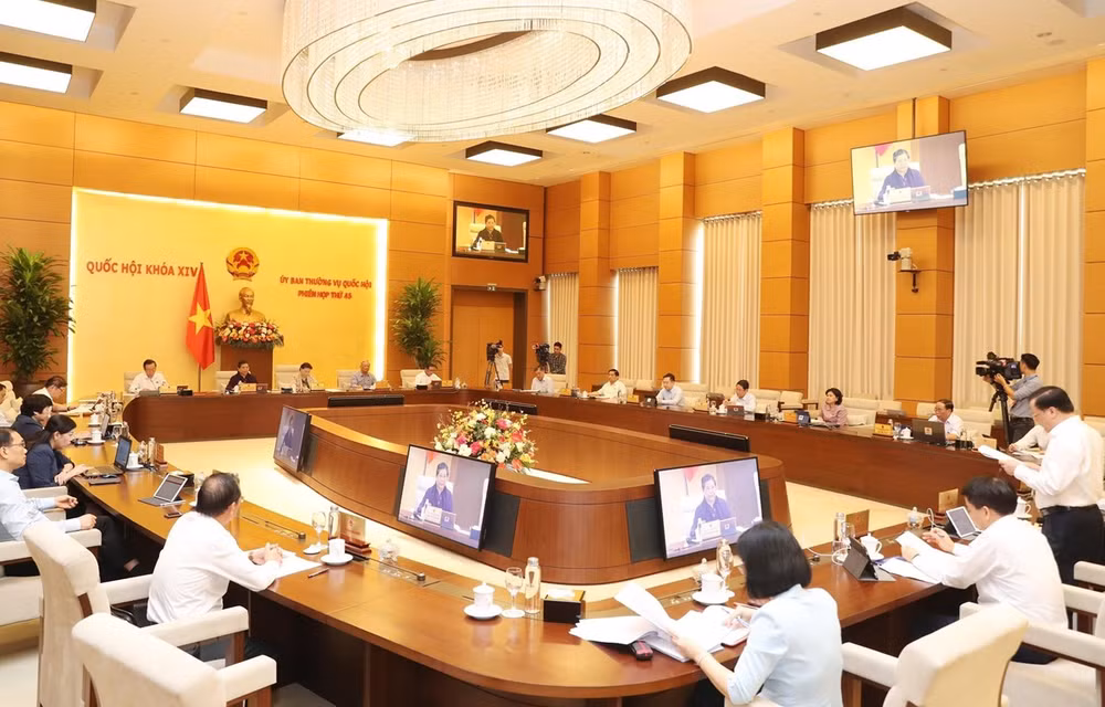 Comité Permanente del Parlamento vietnamita debate políticas específicas para Hanoi ảnh 1