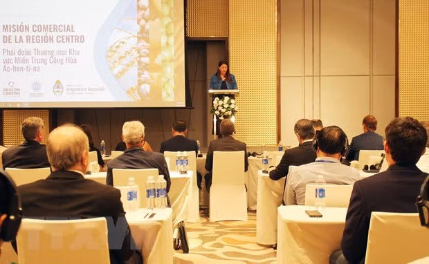 Vietnam es digno de admirar, afirma embajador de Argentina ảnh 4