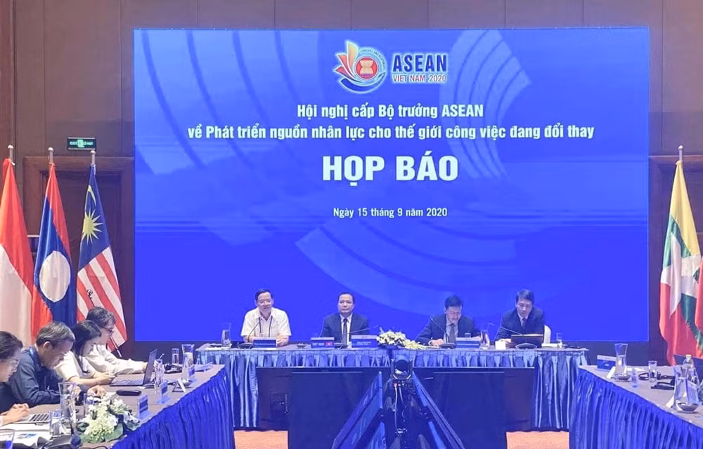 ASEAN impulsa cooperación sobre desarrollo de recursos humanos ảnh 1