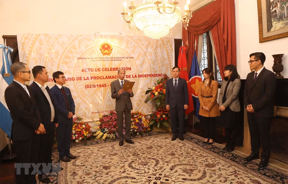 Celebran 75 aniversario del Día Nacional de Vietnam en Argentina ảnh 1