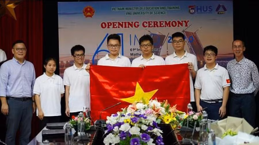 Vietnam gana cinco medallas en Olimpiada Internacional de Matemáticas 2020 ảnh 1