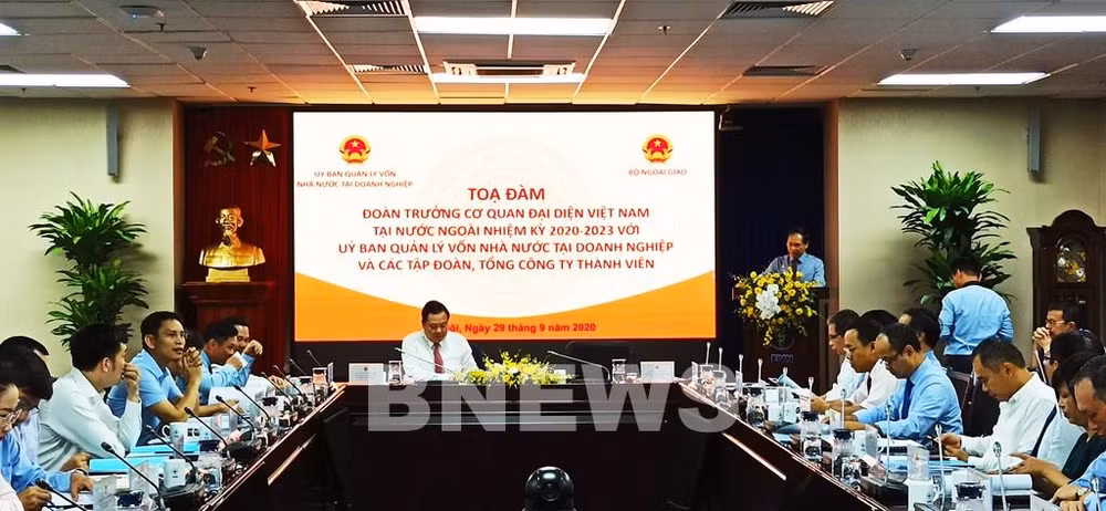 Efectúan coloquio entre jefes de misiones representativas vietnamitas en el exterior y empresas ảnh 1