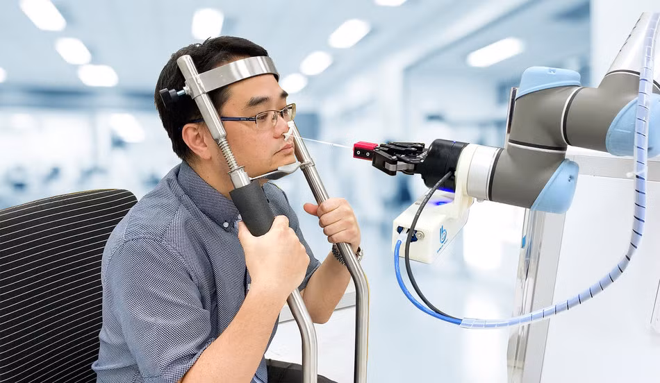 Singapur crea robot que ofrece procedimiento rápido y seguro en prueba del COVID-19 ảnh 1 Singapur crea robot que ofrece procedimiento rápido y seguro en prueba del COVID-19 ảnh 1
