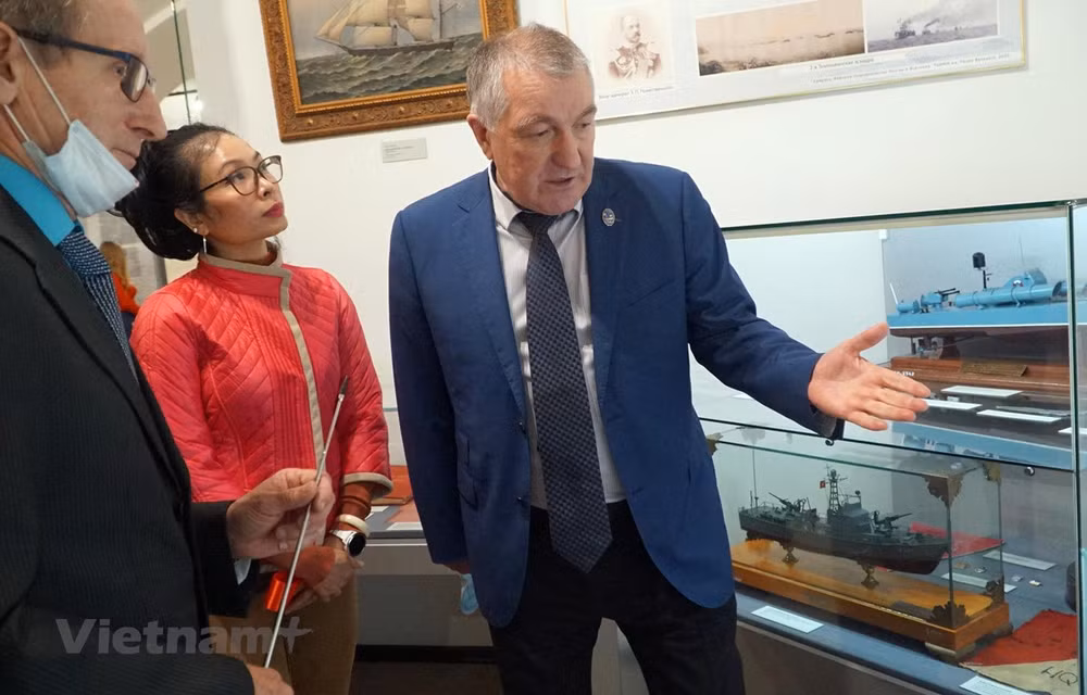 Inauguran exposición sobre la cooperación militar entre Vietnam y Rusia ảnh 1