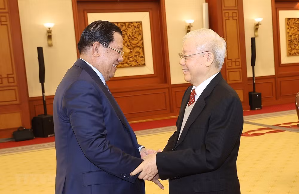 Dirigentes vietnamitas felicitan a Camboya por el éxito de las elecciones ảnh 1