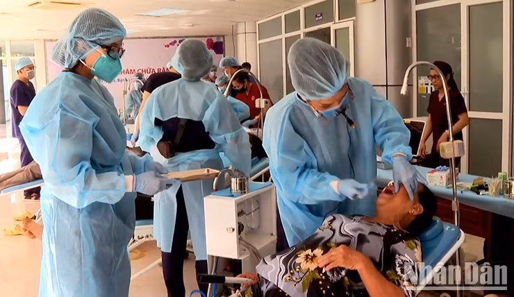 Más de cuatro mil pobres en provincia vietnamita reciben chequeos médicos gratuitos ảnh 1