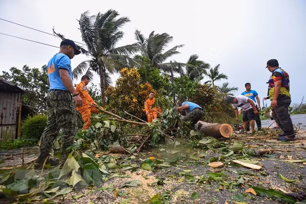 Súper tifón roza Filipinas camino a China ảnh 1 Súper tifón roza Filipinas camino a China ảnh 1