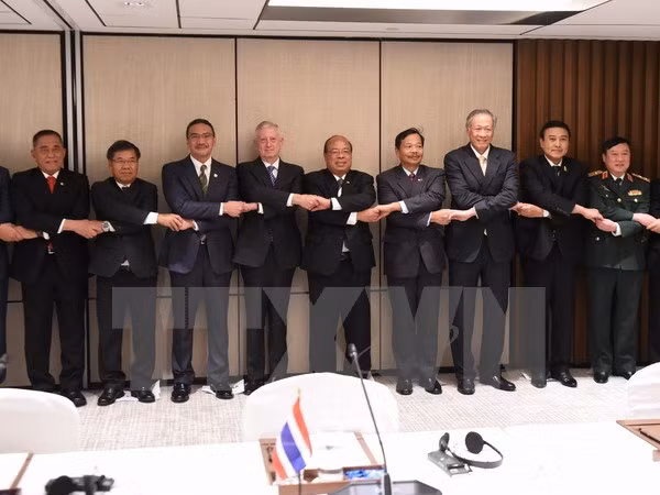 Países del Sudeste Asiático unen manos para encarar retos regionales en Shangri-La ảnh 1