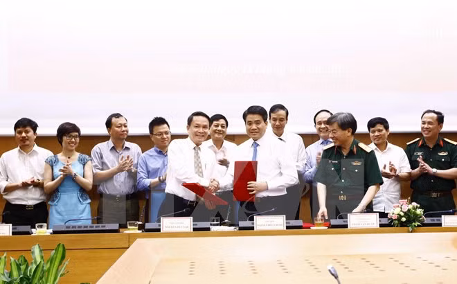 Hanoi y Agencia vietnamita de Noticias firman acuerdo de cooperación ảnh 1
