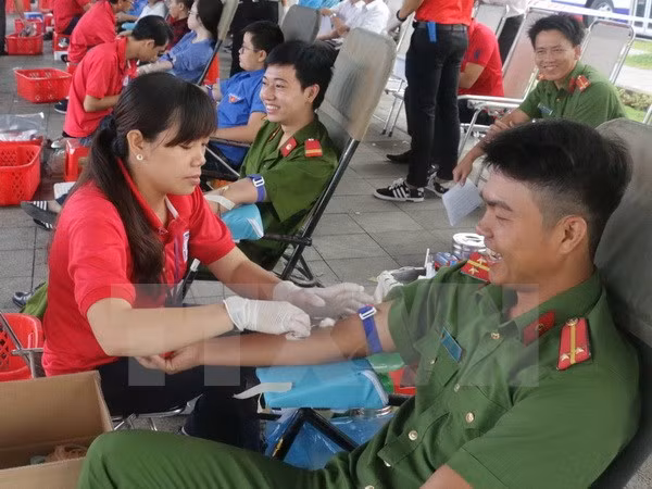 Honran a donantes de sangre vietnamitas en todo el país ảnh 1