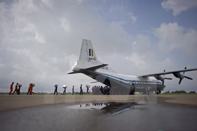 Hallan cadáveres y fuselaje del avión desaparecido en Myanmar ảnh 1