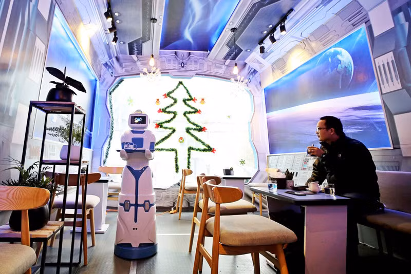 Robotcafe, cafetería con robot mesero en Hanoi ảnh 1