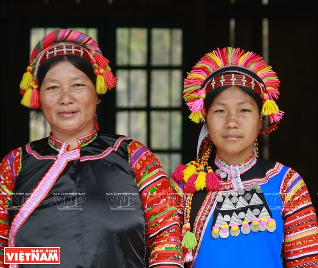 El llamativo tocado de los La Hu ảnh 1