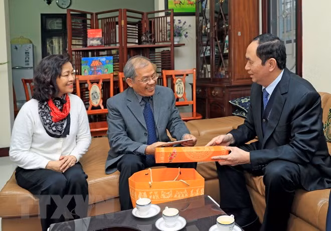Presidente de Vietnam visita a intelectuales hanoyenses en ocasión del Tet ảnh 1