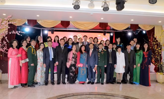 Comunidades vietnamitas en extranjero festejan el Tet de 2018 ảnh 1
