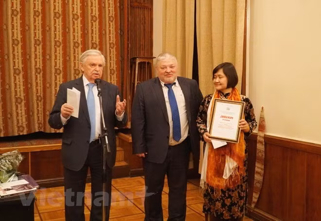 Escritora vietnamita gana premio de Rusia ảnh 1