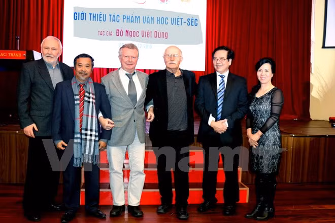 Intercambio literario Vietnam-República Checa por aniversario 65de nexos bilaterales ảnh 1