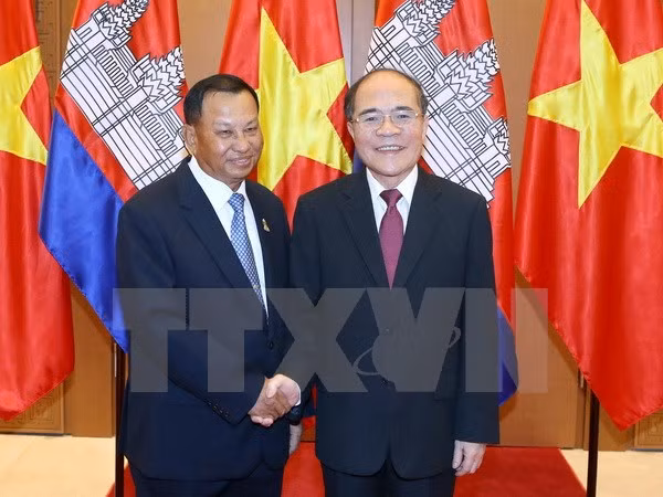 Presidente de Senado de Cambodia inicia visita a Vietnam ảnh 1