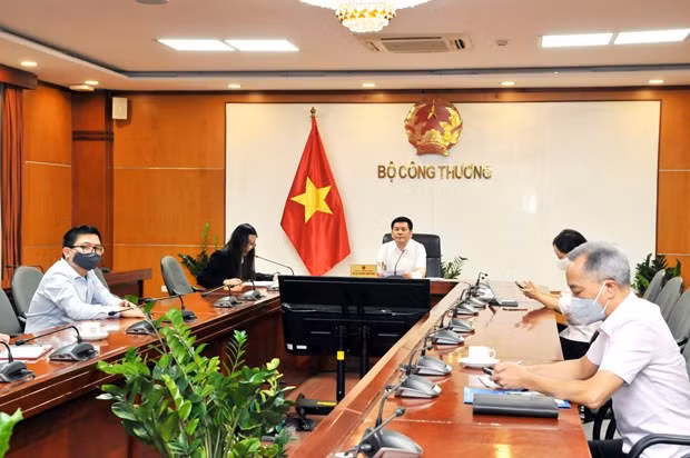 Ministro: Reanudar de manera segura cadenas de producción ảnh 1