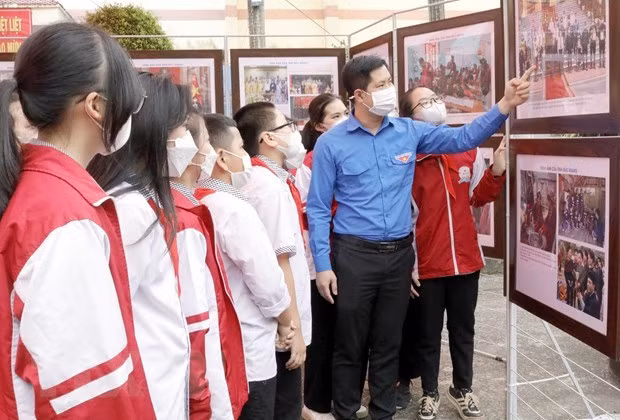 Efectúan exposición sobre archipiélagos vietnamitas en provincia de Bac Giang ảnh 2 Efectúan exposición sobre archipiélagos vietnamitas en provincia de Bac Giang ảnh 2