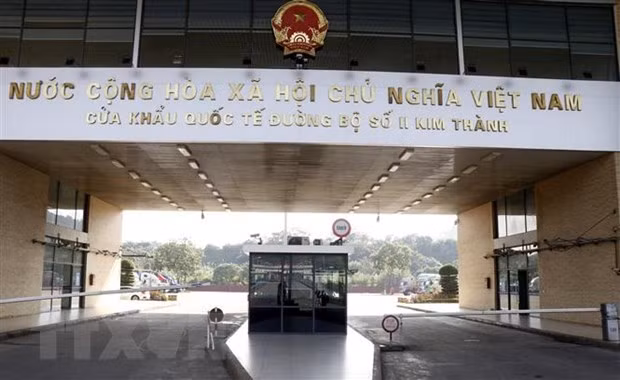 Lao Cai entrega fugitivo buscado a autoridades chinas ảnh 1