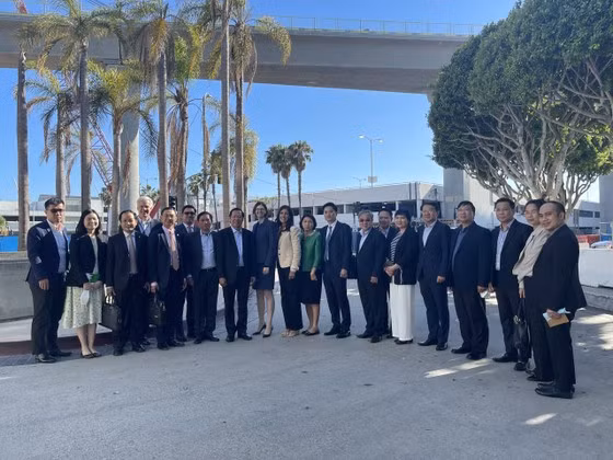 Los Ángeles desea abrir vuelos directos a Ciudad Ho Chi Minh ảnh 1