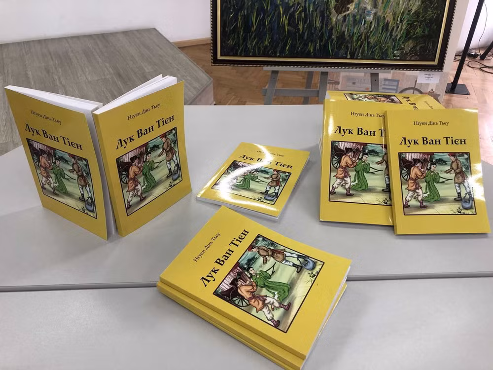 Presentan obra de poeta vietnamita en idioma ucranio ảnh 1
