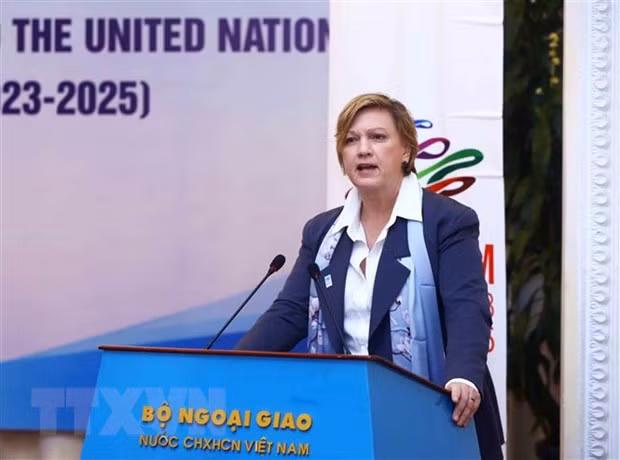 Representante de UNICEF elogia el sistema de inmunización de Vietnam en medio de COVID-19 ảnh 2