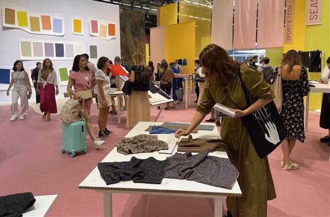 Vietnam asiste a Feria internacional de textil Première Vision 2022 en París ảnh 1