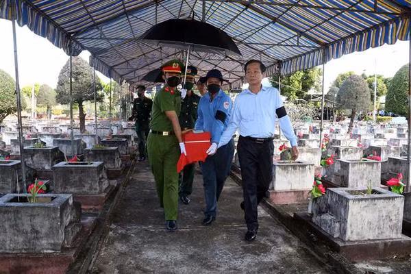 Rinden homenaje póstumo a internacionalistas vietnamitas fallecidos en Camboya ảnh 1
