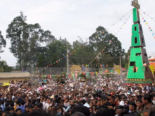 Celebran aniversario 97 del natalicio del fundador de secta budista Hoa Hao ảnh 1