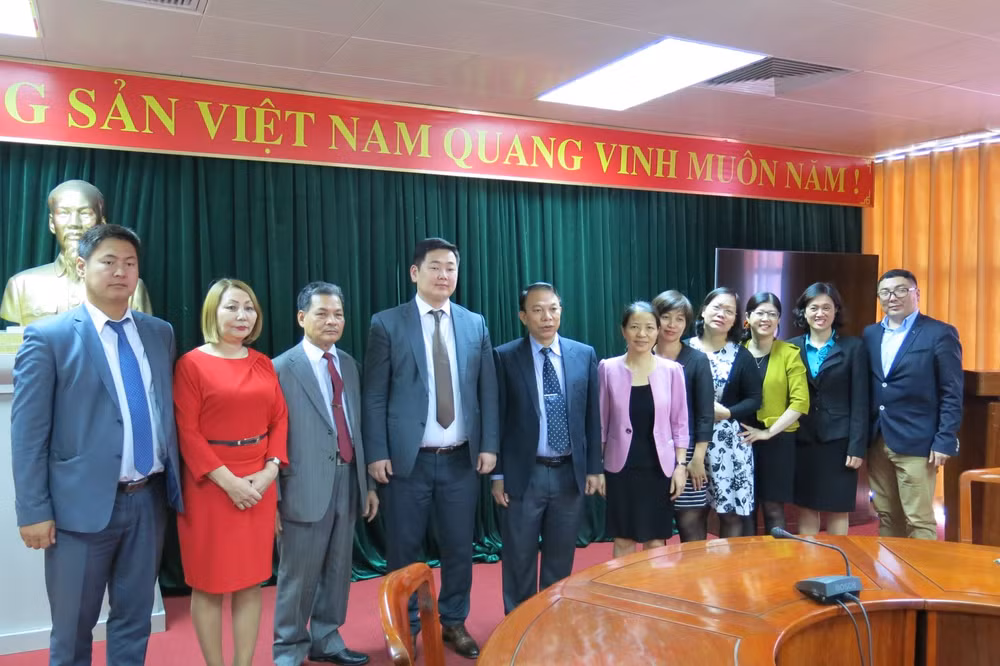  Vietnam y Mongolia robustecen cooperación sindical ảnh 1