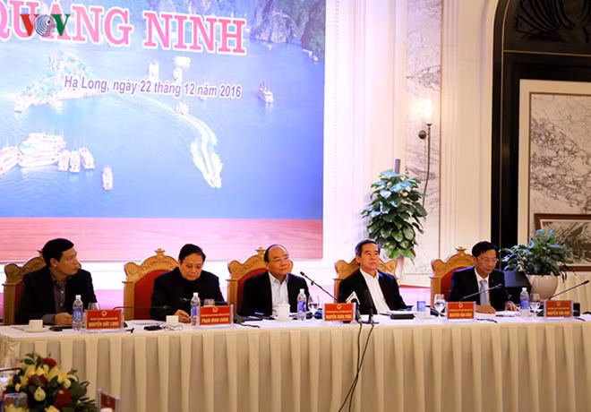 Primer ministro de Vietnam realiza visita de trabajo a provincia norteña ảnh 1 Primer ministro de Vietnam realiza visita de trabajo a provincia norteña ảnh 1