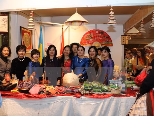 Vietnam participa en actividad caritativa en Ucrania ảnh 1