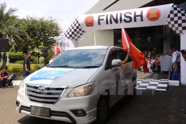 Caravana de promoción turística ASEAN-China finaliza su viaje en Yakarta ảnh 1