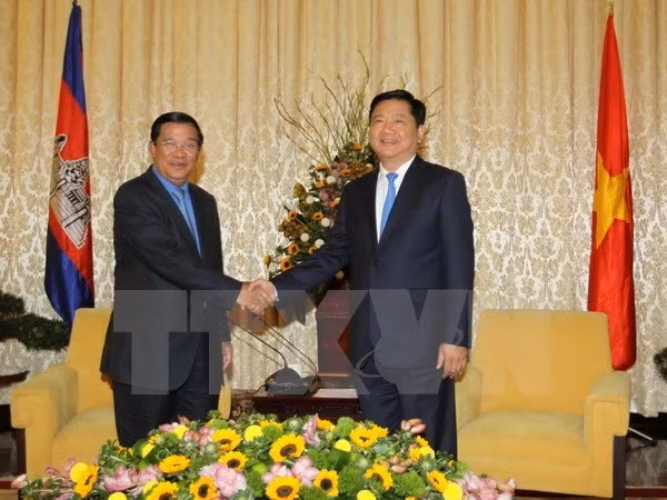 Amplias actividades del premier camboyano en Vietnam ảnh 1