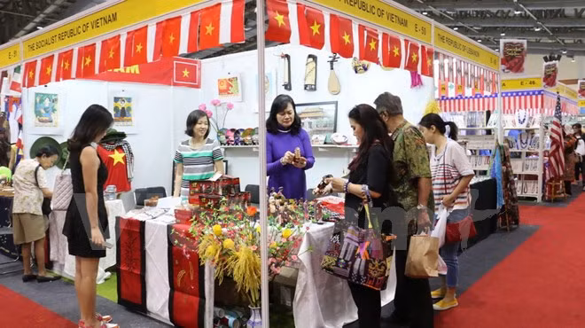 Vietnam participa en feria internacional de caridad en Indonesia ảnh 1