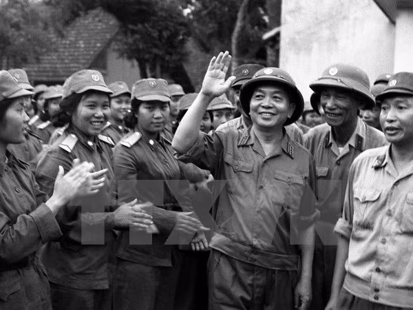 En Hanoi exposición sobre Día de Resistencia Nacional de Vietnam ảnh 1