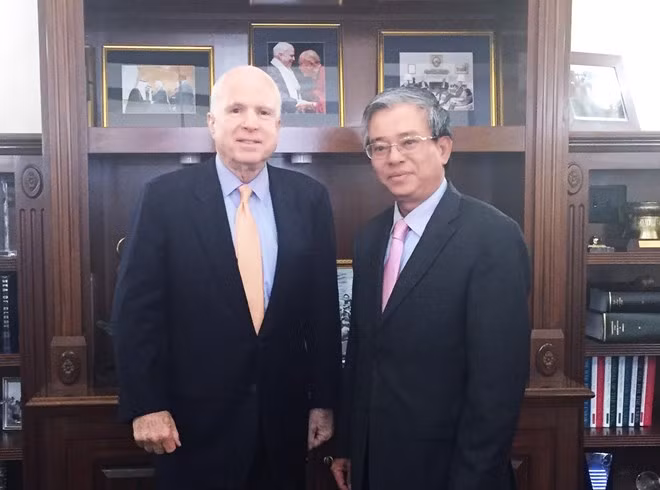 Embajador de Vietnam en EE.UU. se reúne con John McCain ảnh 1 Embajador de Vietnam en EE.UU. se reúne con John McCain ảnh 1