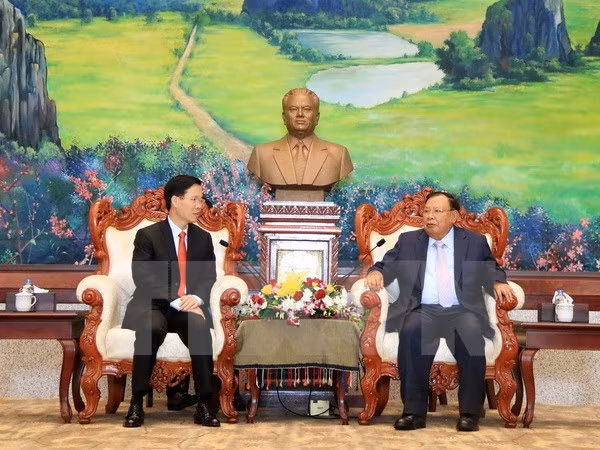 Dirigente laosiano elogia cooperación en propaganda y educación con Vietnam ảnh 1