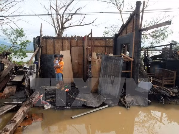 Filipinas sufre grandes pérdidas por tifón Nock-Ten ảnh 1