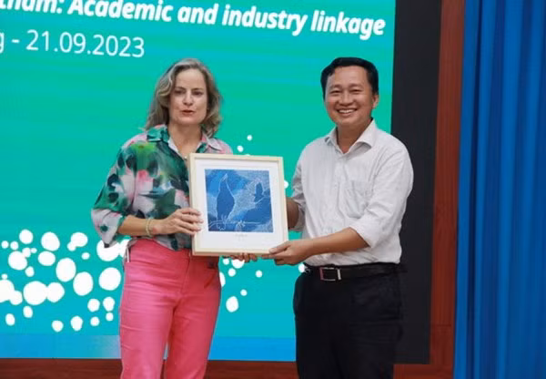 Comparten experiencias de formación entre universidades vietnamitas y australianas ảnh 1