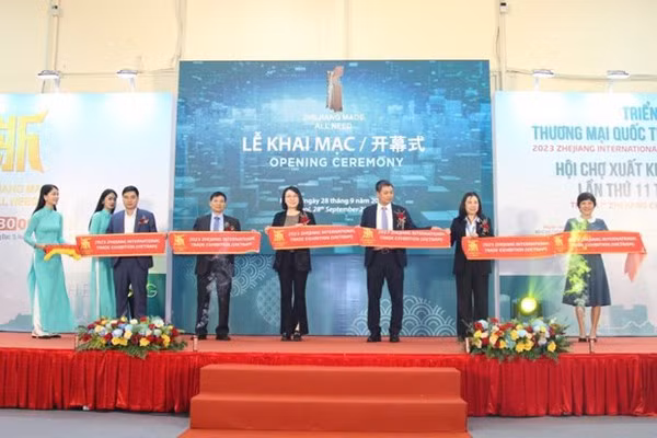 Inauguran Exposición de Comercio Internacional de Zhejiang en Hanoi ảnh 1