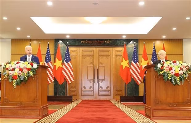 Emiten Declaración Conjunta sobre elevación de lazos Vietnam-EE.UU. a asociación estratégica integral ảnh 3