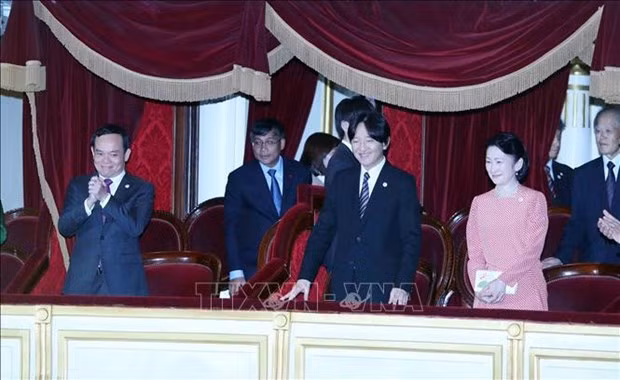 Príncipe heredero de Japón asiste al estreno de la ópera que conmemora nexos diplomáticos ảnh 1