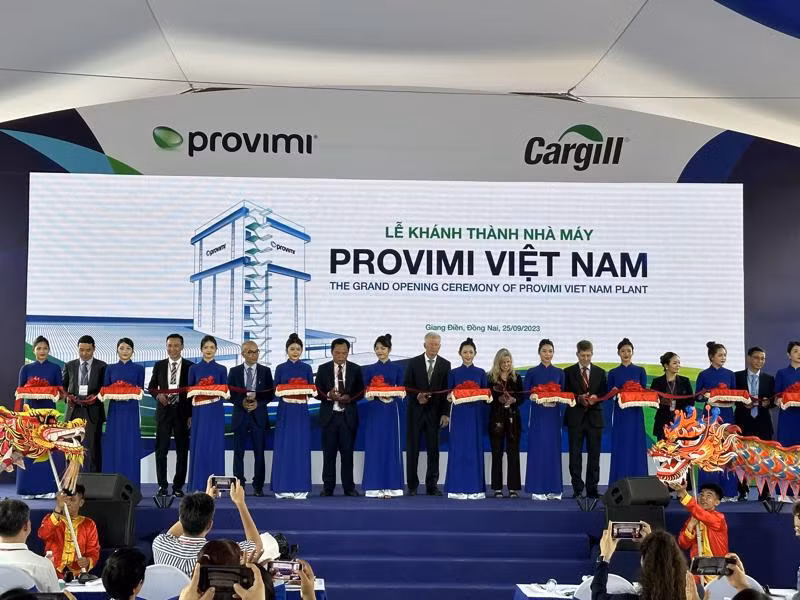 Corporación estadounidense inaugura fábrica de nutrición animal en Vietnam ảnh 1 Corporación estadounidense inaugura fábrica de nutrición animal en Vietnam ảnh 1